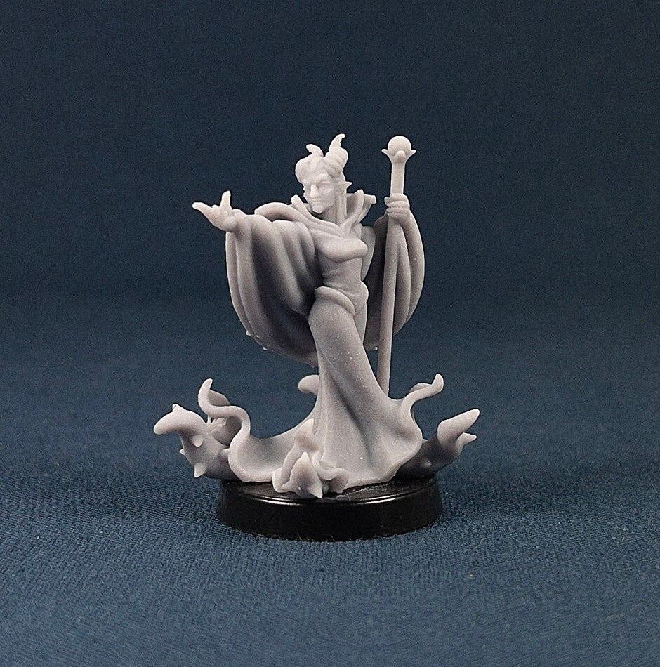 Dark Queen | Vae Victis Miniatures | 32mm Scale | Resin Printed Tabletop RPG Figures | DND | 5E