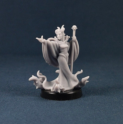 Dark Queen | Vae Victis Miniatures | 32mm Scale | Resin Printed Tabletop RPG Figures | DND | 5E