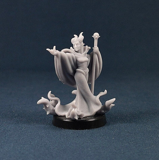 Dark Queen | Vae Victis Miniatures | 32mm Scale | Resin Printed Tabletop RPG Figures | DND | 5E