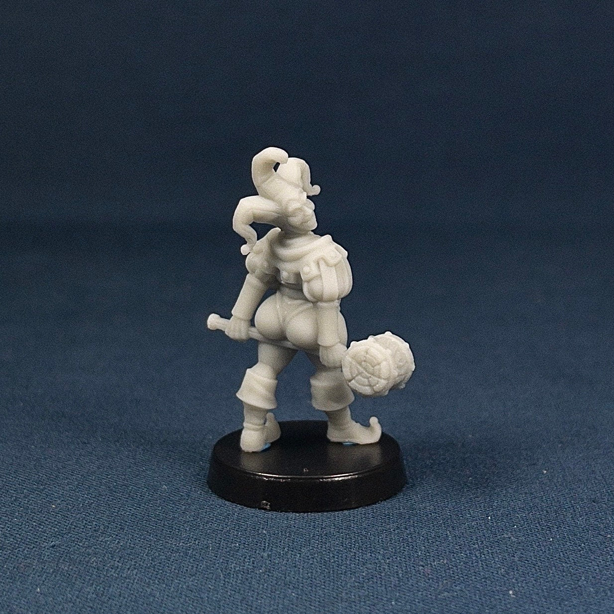 Jester | Bae Victis | Vae Victis Miniatures | 32mm Scale | Harlequin | Resin Printed Tabletop RPG Figures | DND | 5E