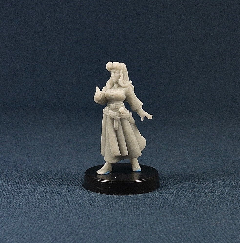 Adventurous Princess | Vae Victis Miniatures | 32mm Scale | | Resin Printed Tabletop RPG Figures | DND | 5E